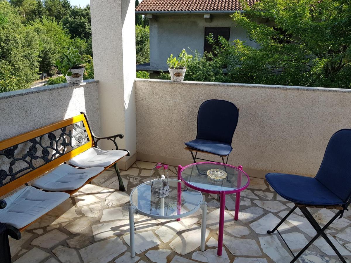 Apartmani Elena Malinska Exterior photo